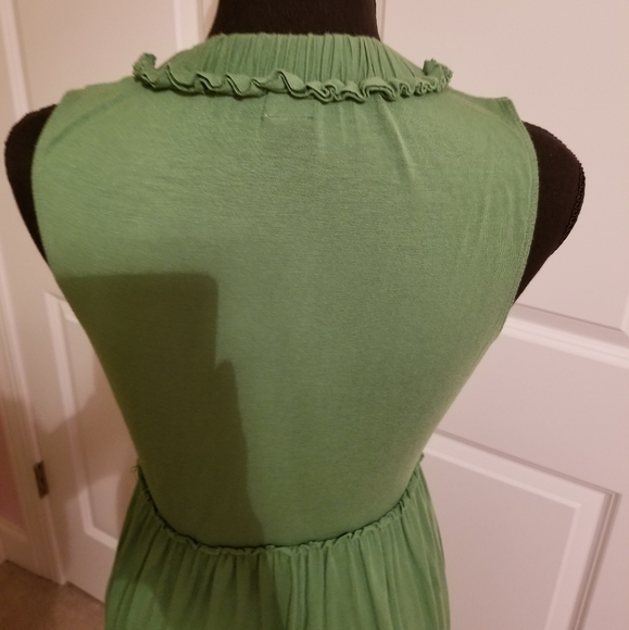 Sleeveless Ruffled Dress - Picture 4 of 5